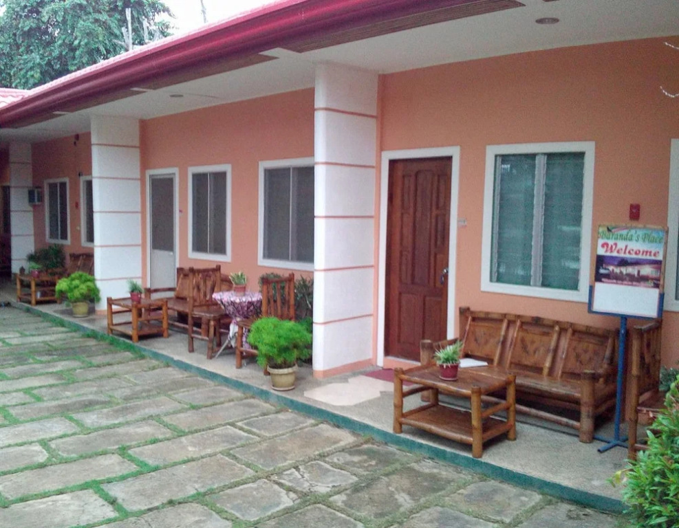 Baranda's Place Apartelle