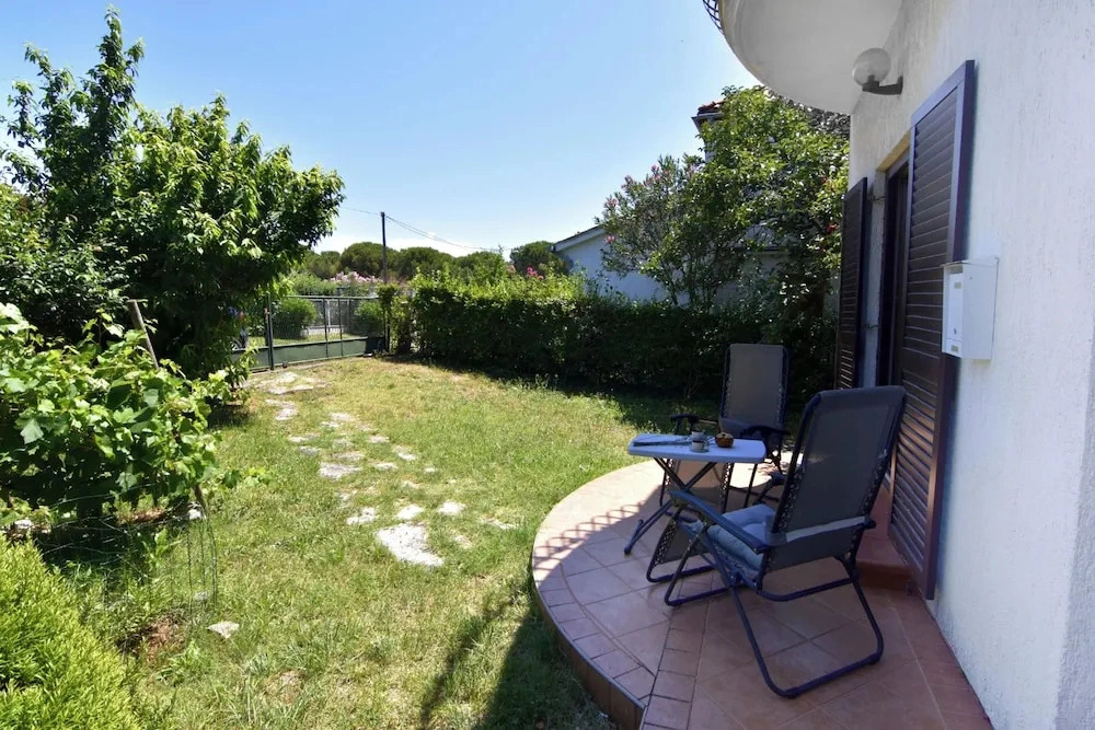Cozy Studio With Garden Terrace in Zambratija