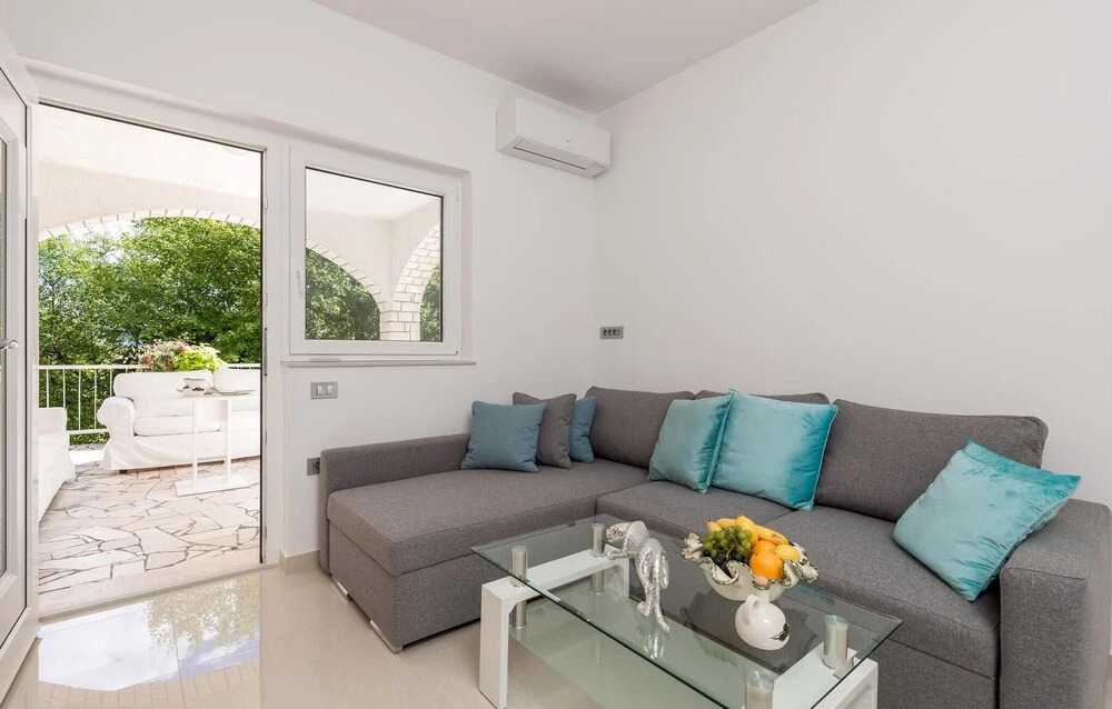 Amazing Home in Veprinac With 4 Bedrooms, Wifi and Outdoor Swimming Pool