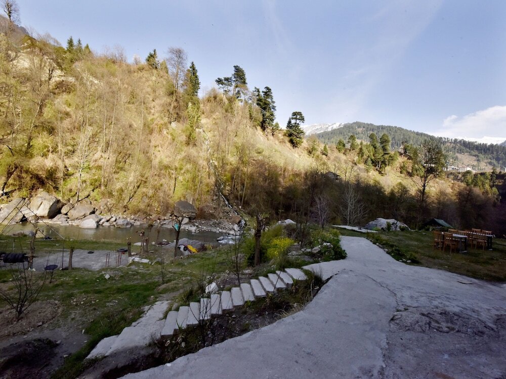 The Avenue River Side Hotel - Near Volvo Bus Stand Manali