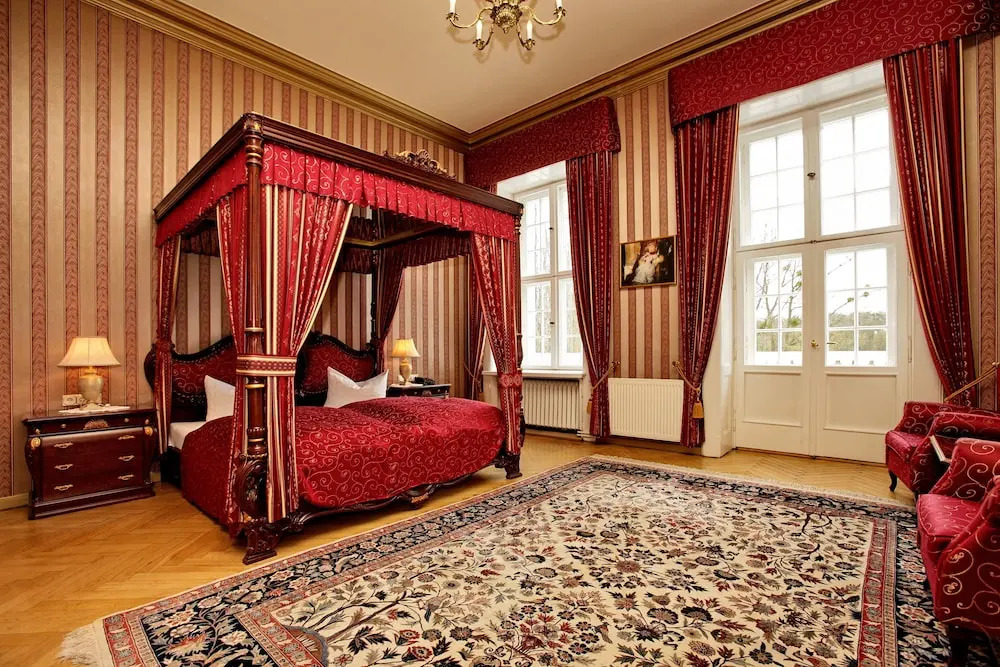 THERESET Schloss Groß Plasten