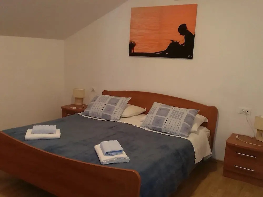 Apartment in Dubrovni With Garden