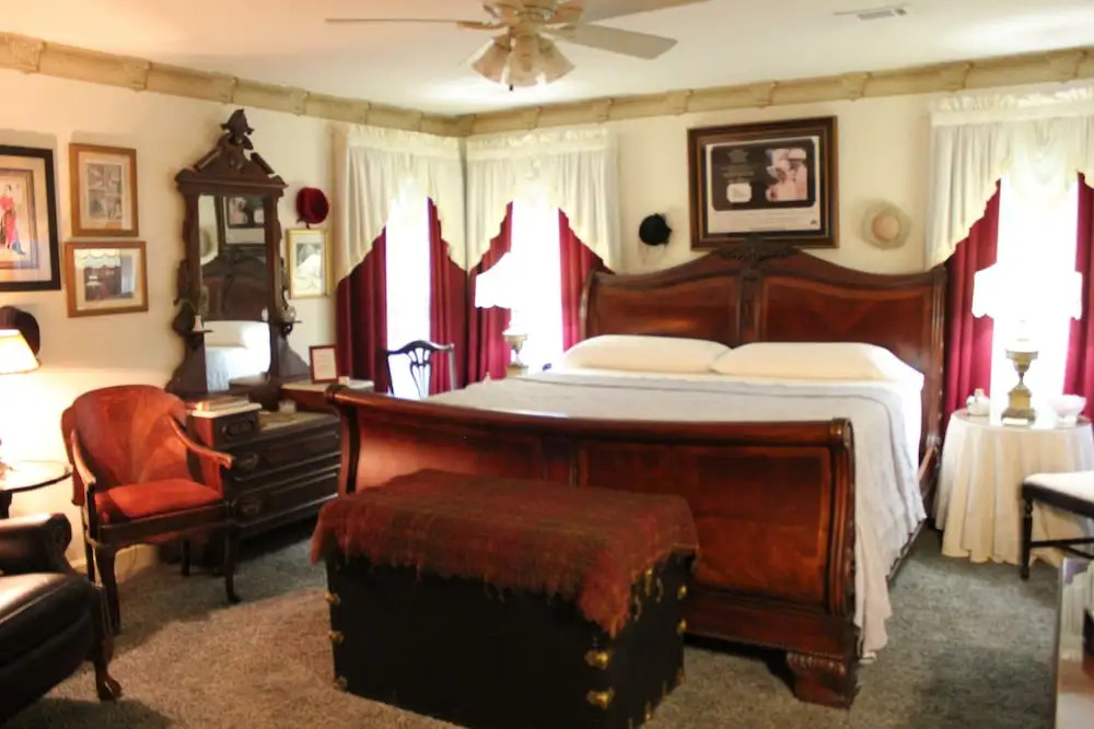 Red Bluff Cottage