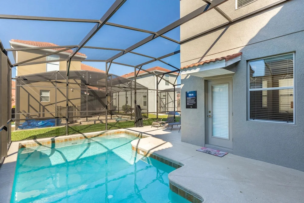 Paradise Palms 2946