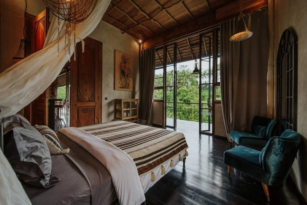 Exceptional 9BR Incredible Jungle View, River Access