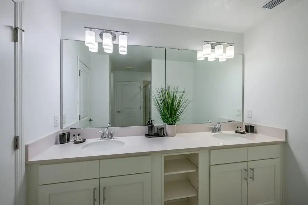 Spacious Beautiful 3-br Condo Prime Location