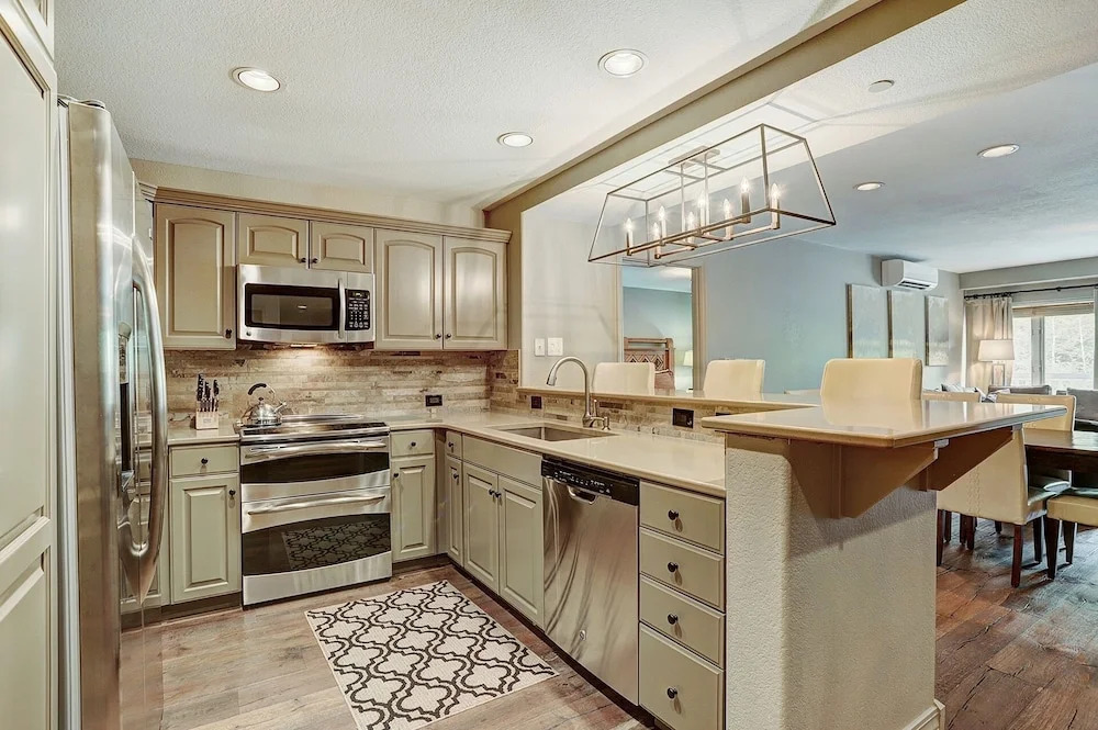 Luxurious 3 Bedroom Walk To Slopes & Beaver Creek Ge Condo by Redawning