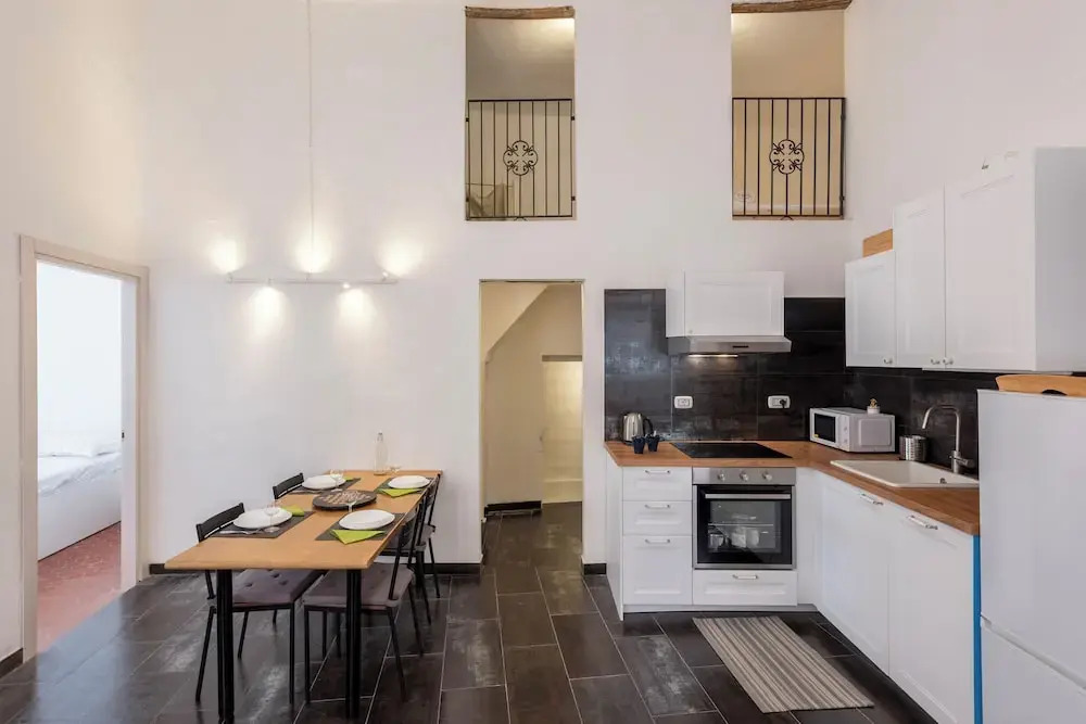 Excellent 2-bed flat in Genoa's Old Town