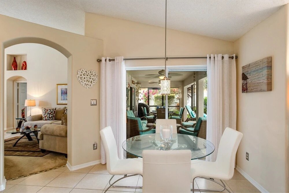Stunning 4 Bed, 3 Bath Villa With Southwest Facing Pool and spa - 503
