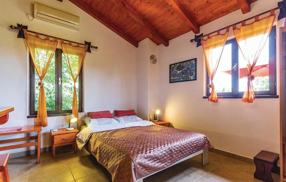 Awesome Home in Pula With