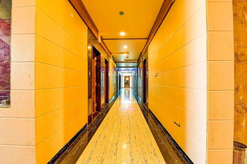 FabHotel Alpine I