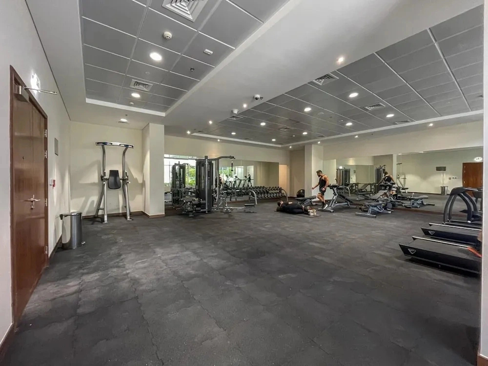 Luxe Apartments Near Dubai Mall, Burj Khalifa - Pool, Gym, & Parking