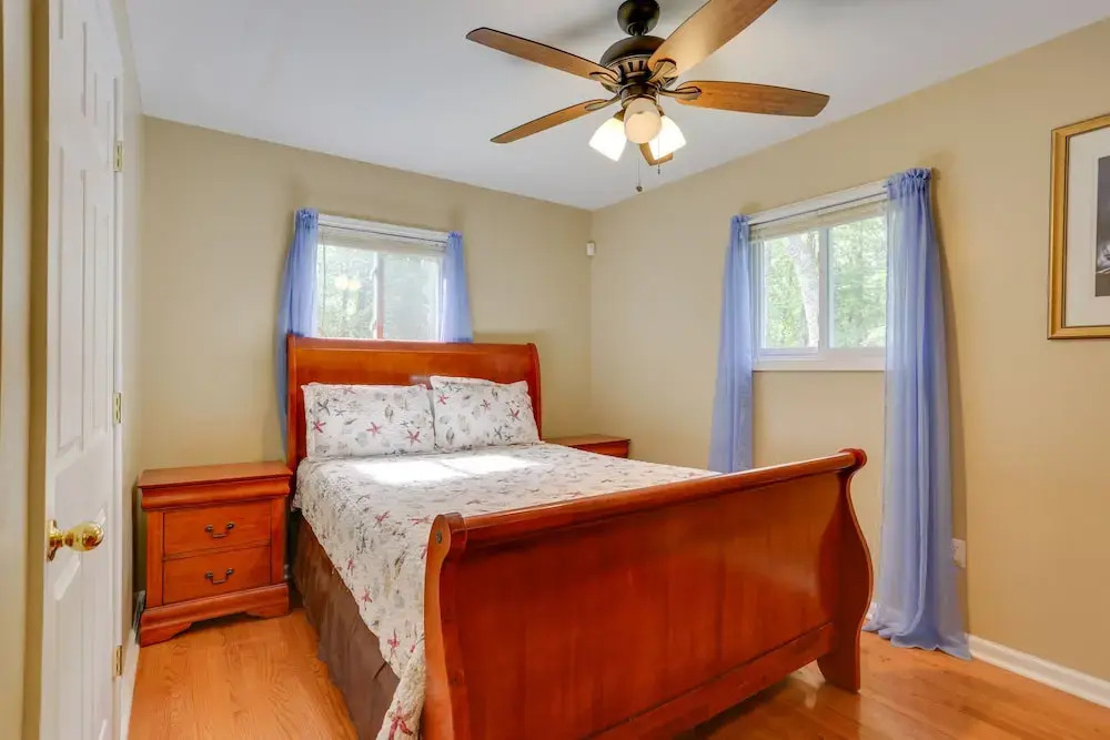 Pools, Hot Tub & More: Bushkill Mountain Getaway
