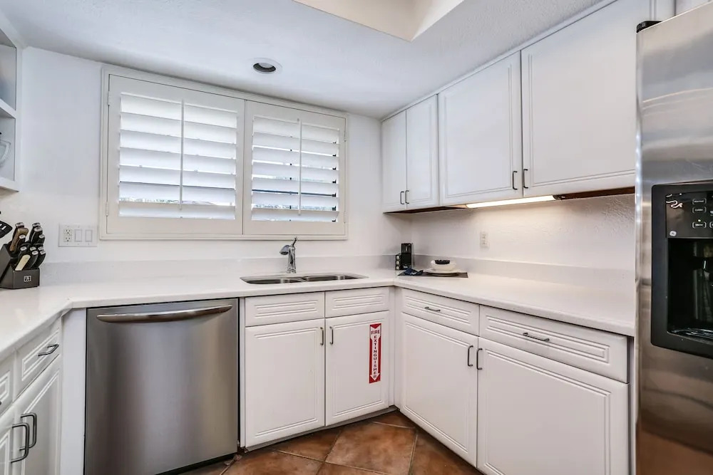 Sunny 2BR Palm Springs Condo by RedAwning