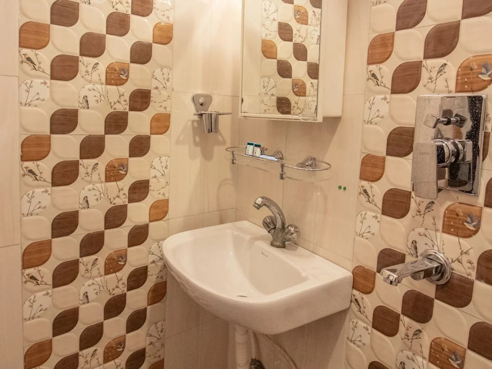 OYO 225 Hotel Fewa Corner