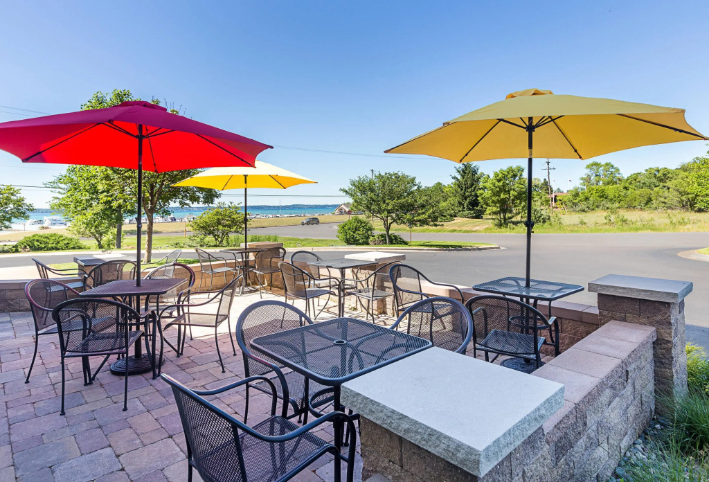 Sleep Inn & Suites Bay View Acme - Traverse City