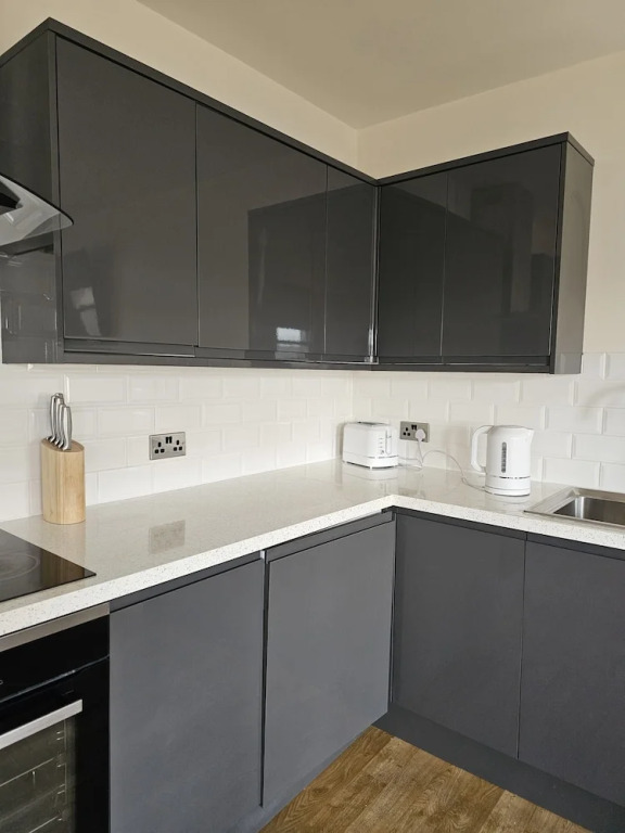 Town Center Modern Apartment 10