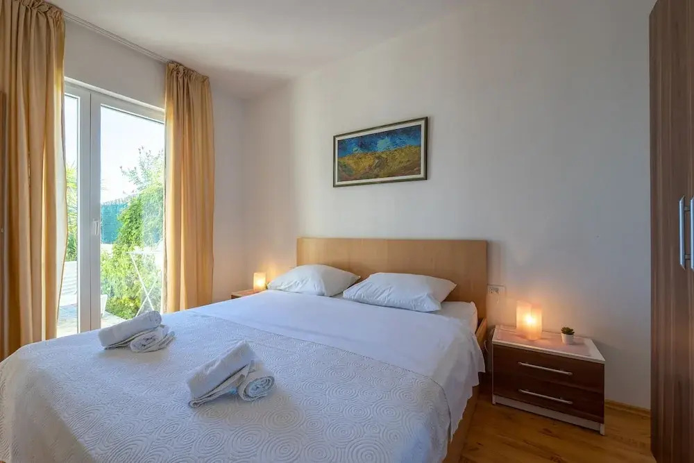 Apartments Ena