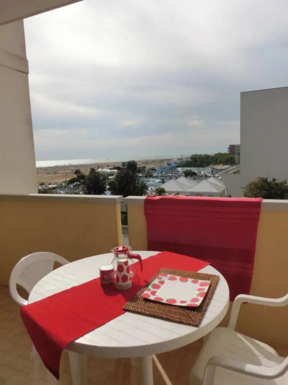 Homely Seaview Studio Flat With Balcony - Beahost