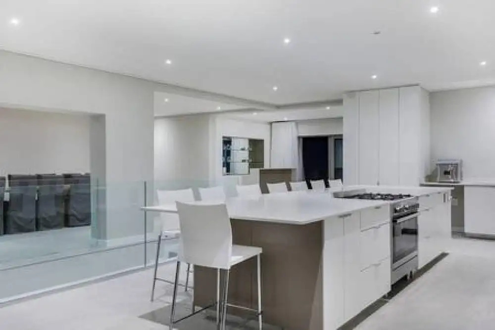 Large 9 Bedroom Villa in Camps Bay w Pool Apostles Views