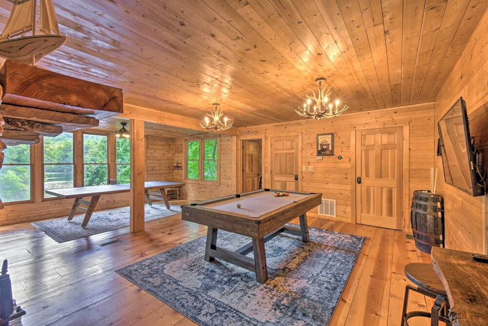 Lakefront Glass House Cabin w/ Mountain Views!