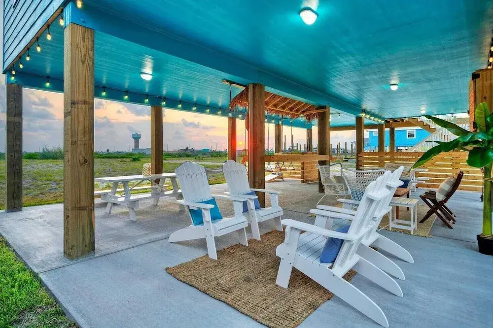 Outdoor Lounge w/ Bar Swing Seats, Near Nature Preserve Blutopia by Avantstay