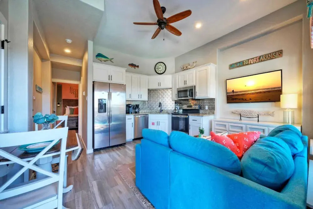 Private Pool Retreat Walk to Beach 2 Living Spaces + Game Room for Groups