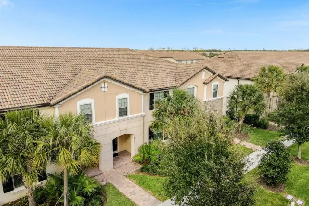 5 Bd 45 Ba Windsor At Westside 8917 Sa