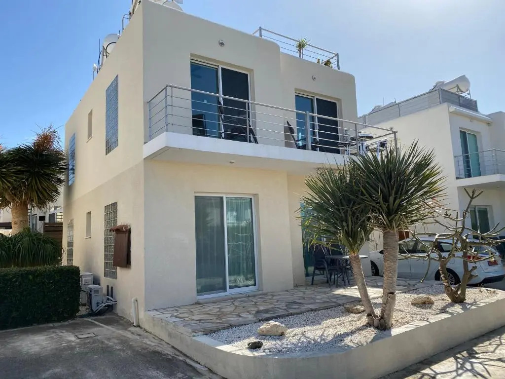 2 Bedroom Roof Terrace & Sea View Apartment