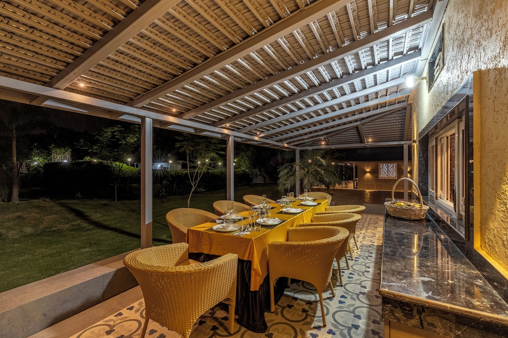 ELIVAAS 6 BHK Farmhouse with Pvt Pool & Garden - Enchantia