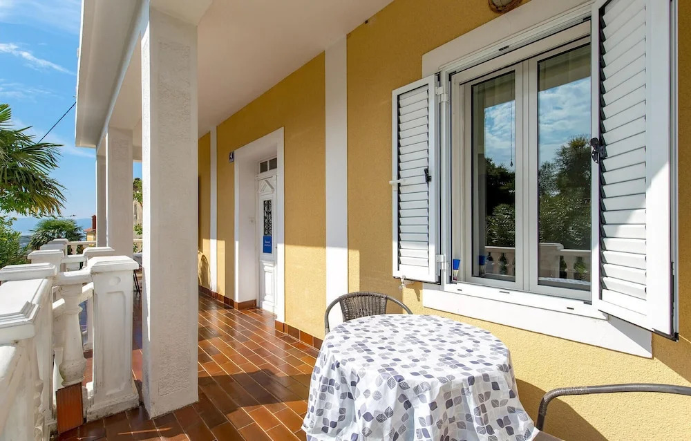 Beautiful Apartment in Omisalj With 1 Bedrooms and Wifi