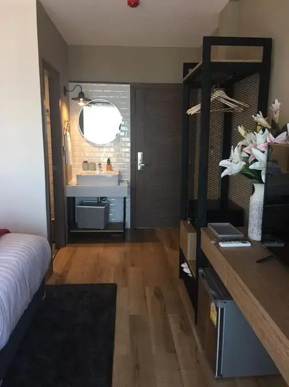 Tree​ for​ rest​ poshtel