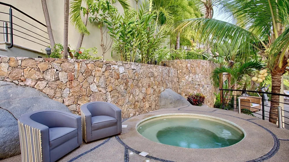 Luxury Suite With Garden and Ocean View