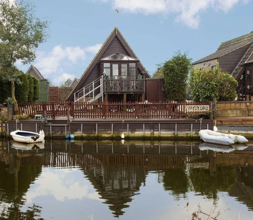 Isleham River Lodge