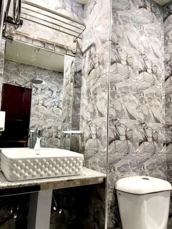 Hotel H6