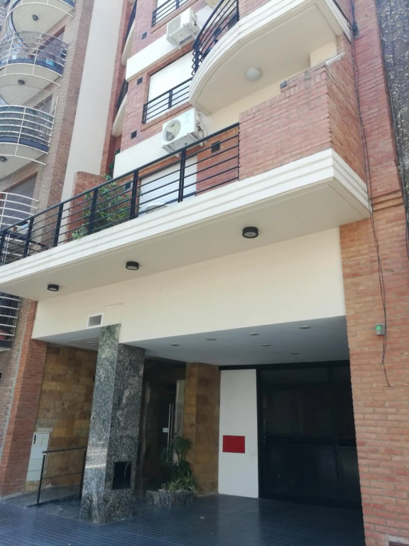 Apartamento monoambiente amplio 2 baños luminoso con balcón cercano a Hospital Italiano y Shopping Abasto Almagro