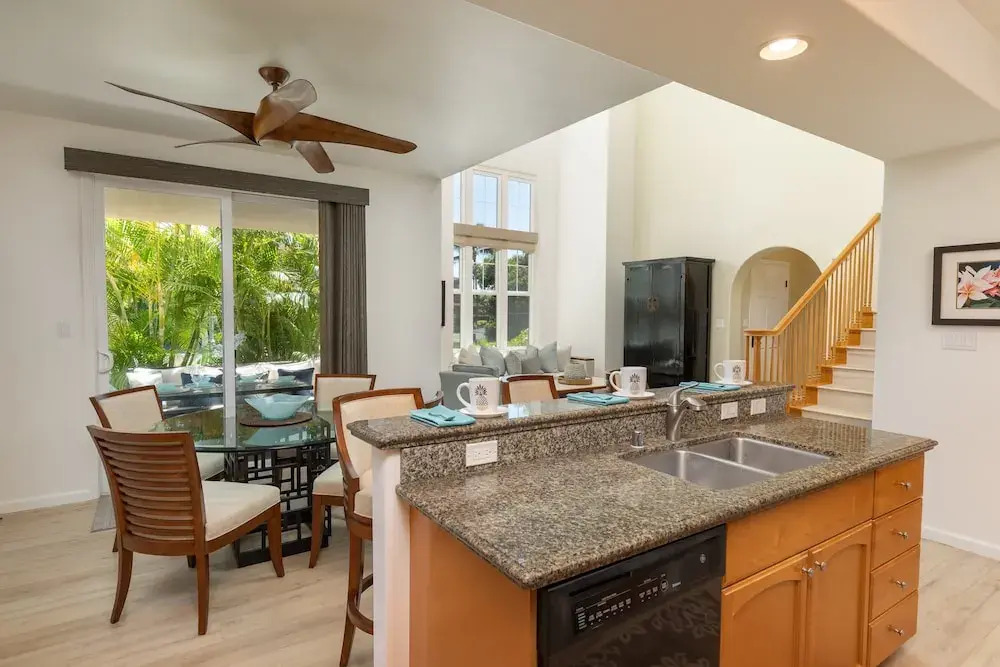 Beautiful Resort - AC - Walk to Beach & Restaurants - Vrkcv
