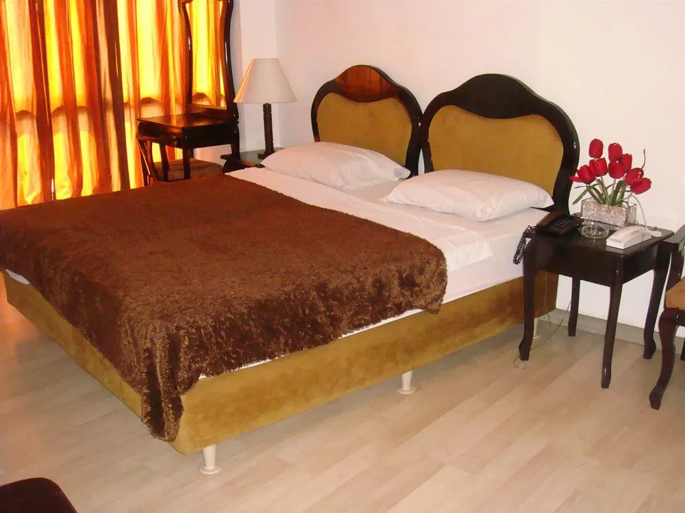OYO 769 Poblacion Suites Polaris