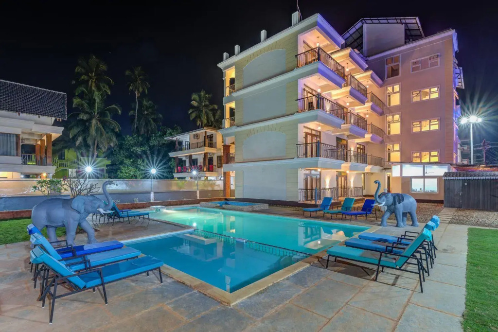 Luxurious Villa with Private Swimming Pool, Kids Pool, Games, Private Parking