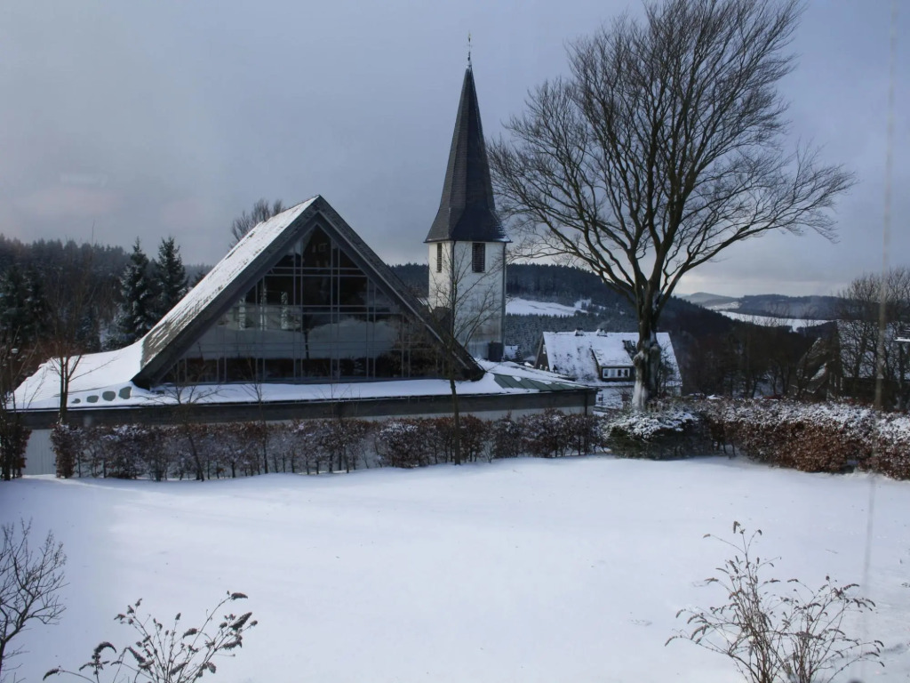 Amazing Holiday Home situated in Altastenberg with Parking