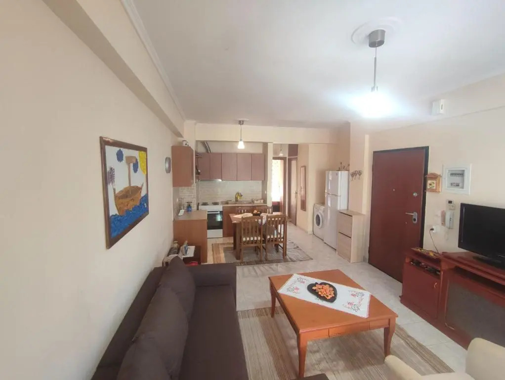 Dreamy 2 bedroom condo with free parking
