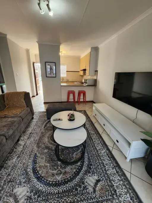 Elegant 2 bed apartment next to Gautrain Centurion