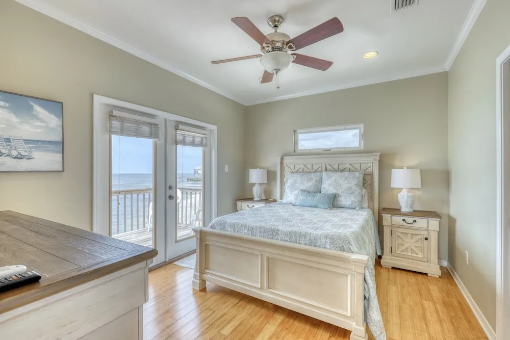 Villa Delphinus - Beachfront! And Pet Friendly! Feel The Ocean Breezed And Hear The Waves Lapping Right At Your Doorstep! 3 Bedroom Home by RedAwning