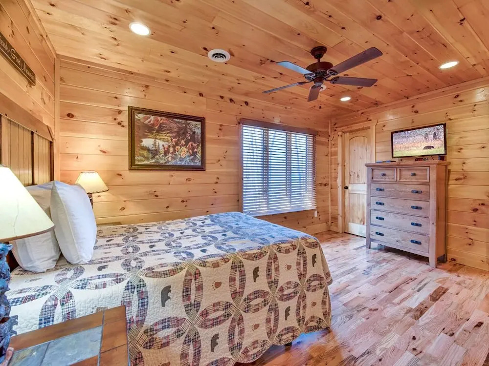 Parkside Lodge 6 Bedroom Home with Hot Tub