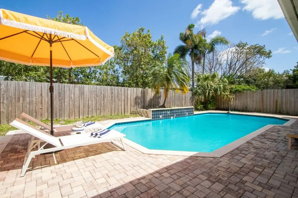 Sunflower by AvantStay Pool BBQ Pool Table Outdoor Dining