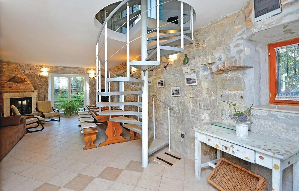 Nice Home in Podstrana with Hot Tub, WiFi & 4 Bedrooms