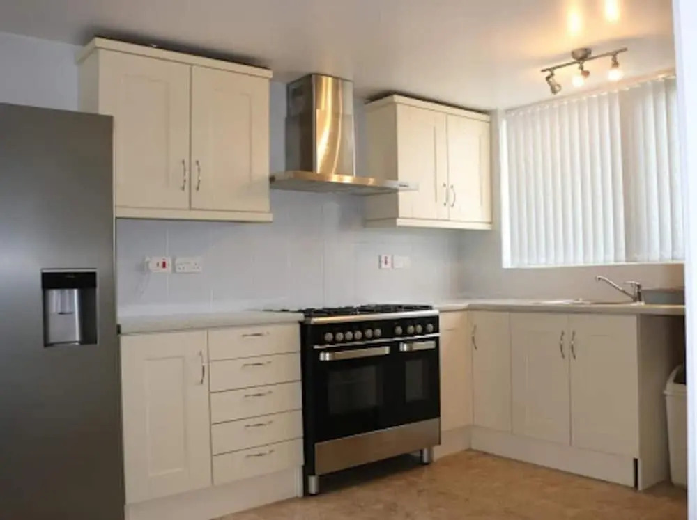 12 Guests 5-bedroom House in Central Birmingham
