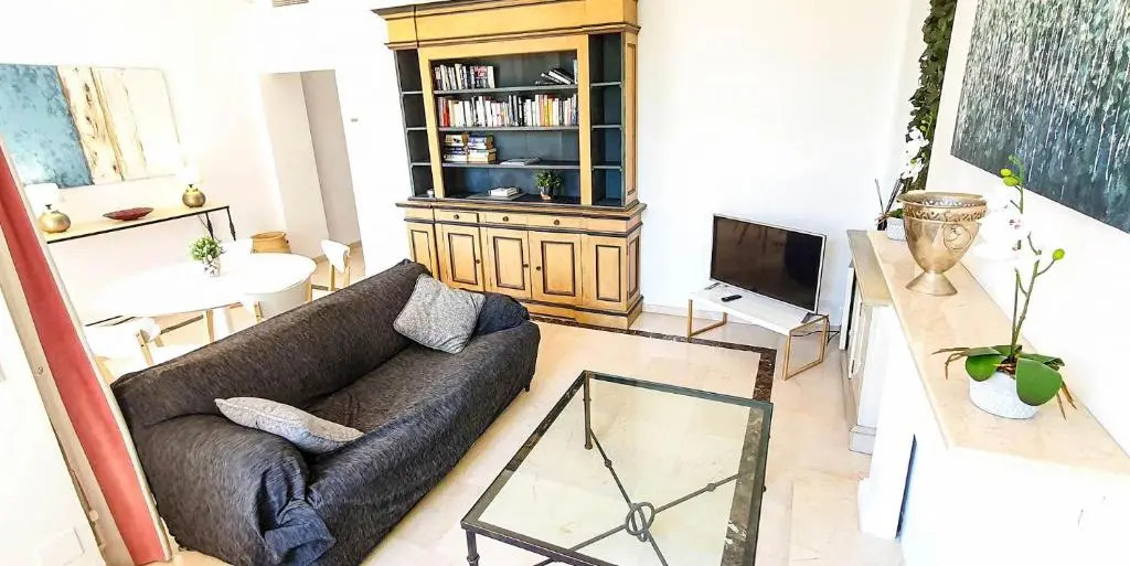 SKOL 233. Wonderful Two Bedroom Apartment in Marbella Center.