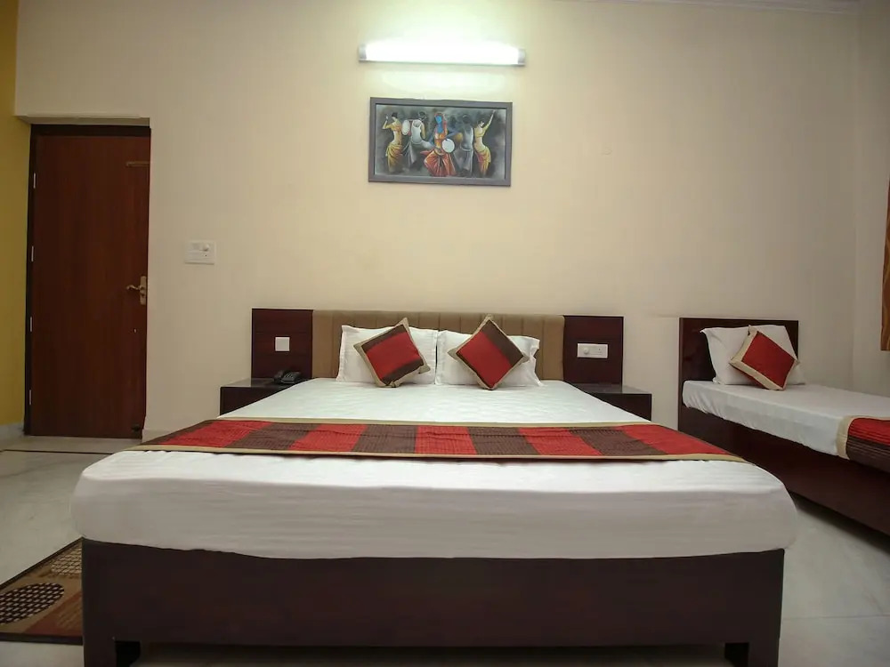 OYO 16382 Hotel Sinjara