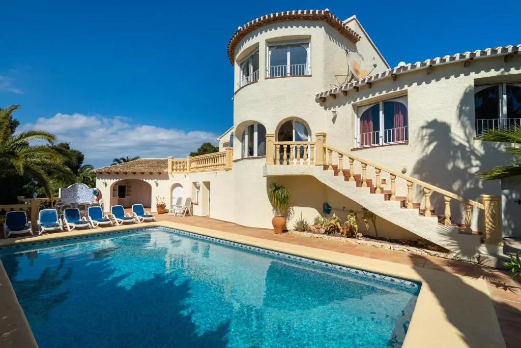 Villa Hermosa by Aguilarent